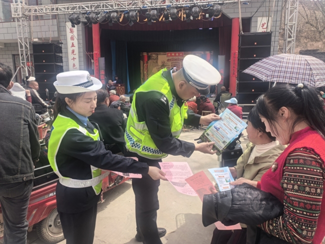 清明出行不添堵,佳县交警有“数”