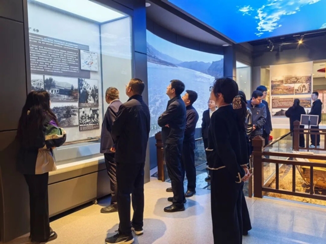 陕西神木市卫生健康局开展“追寻·2026·清明祭英烈”主题党日活动