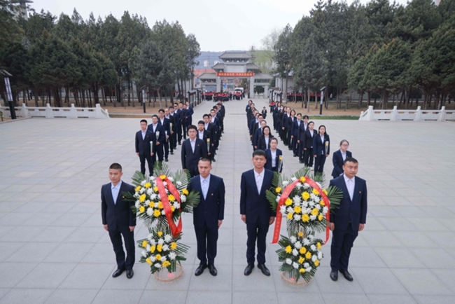 神南产业公司“追寻·2026·清明祭英烈”主题团日活动侧记