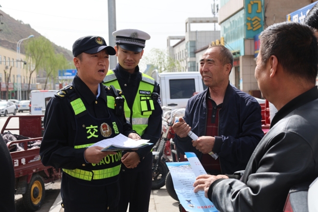 陕西神木：整治非法营运 筑牢群众平安出行防线