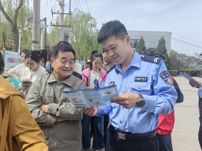 警社联动进社区反邪宣传入人心！神木市西沙派出所把平安送到家门口