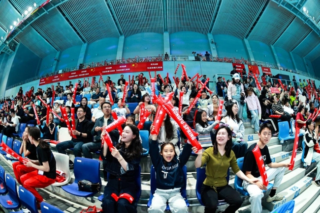 图集 | 水上芭蕾绽放西安 热情观众现场氛围拉满