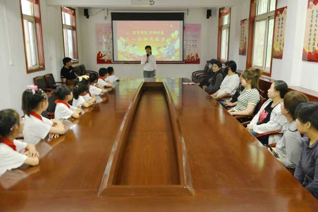 陕煤集团铜川矿业公司陈家山矿：亲子共读庆“六一” 逐梦成长向未来