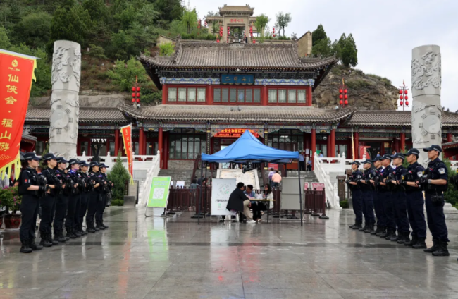 神木市公安局圆满完成2026年二郎山“四月初八”传统庙会安保任务