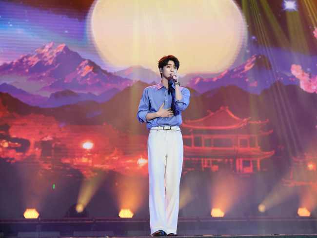全国知名电影人公益巡演走进西安 光影惠民点亮丝路长安