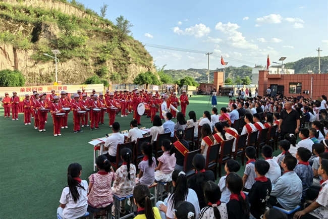陕西榆林：送读进乡村 书香满校园