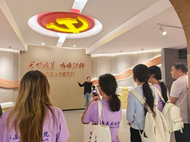 西安戏剧学院非遗学子赴小河会议旧址开展红色研学活动