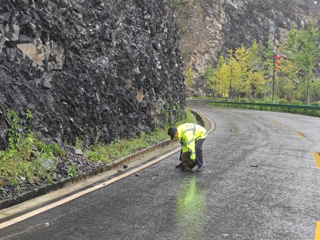 平利公安交警：筑牢汛期道路隐患排查 全力守护辖区出行平安