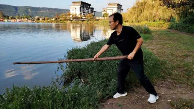 陕西眉县：母子落水情势危急，一党员干部挺身施救
