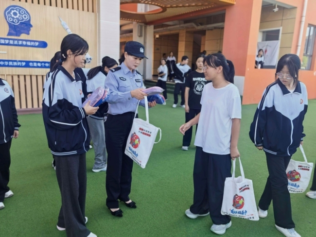 陕西府谷县公安局政通路派出所:法治进校园 普法护青春
