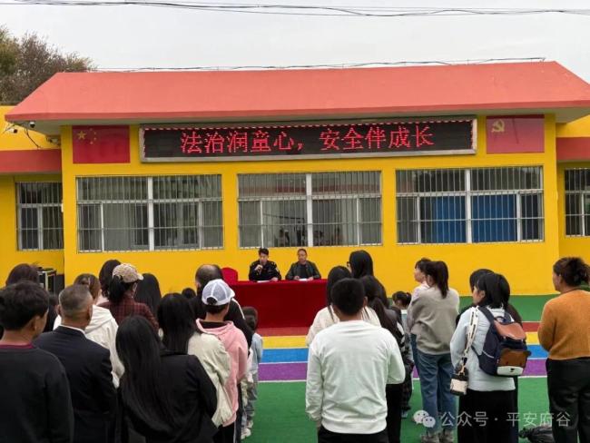 府谷县公安局大昌汗派出所开展“法治润童心 安全伴成长”进校园宣讲活动