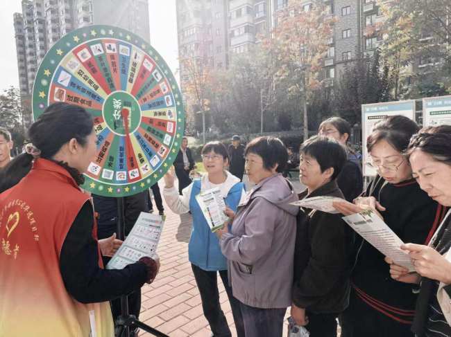 铜川市城市管理执法局开展《铜川市生活垃圾分类管理条例》进社区集中宣传活动