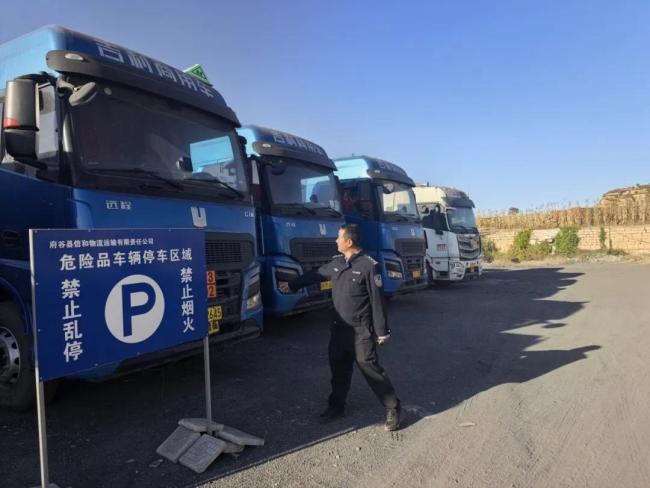 府谷县公安局交管大队:严查危化运输隐患 筑牢道路交通防线