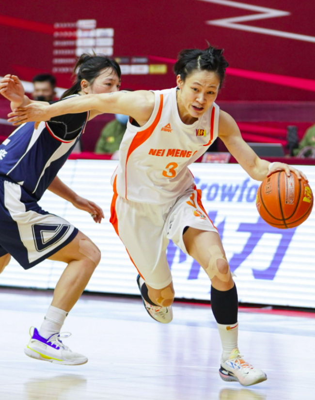 内蒙古女篮蝉联WCBA总冠军，杨力维获FMVP