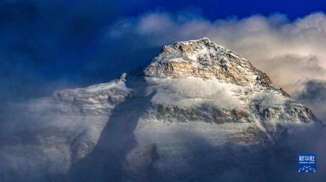 尼泊尔登山向导第26次登顶珠峰再破本人纪录