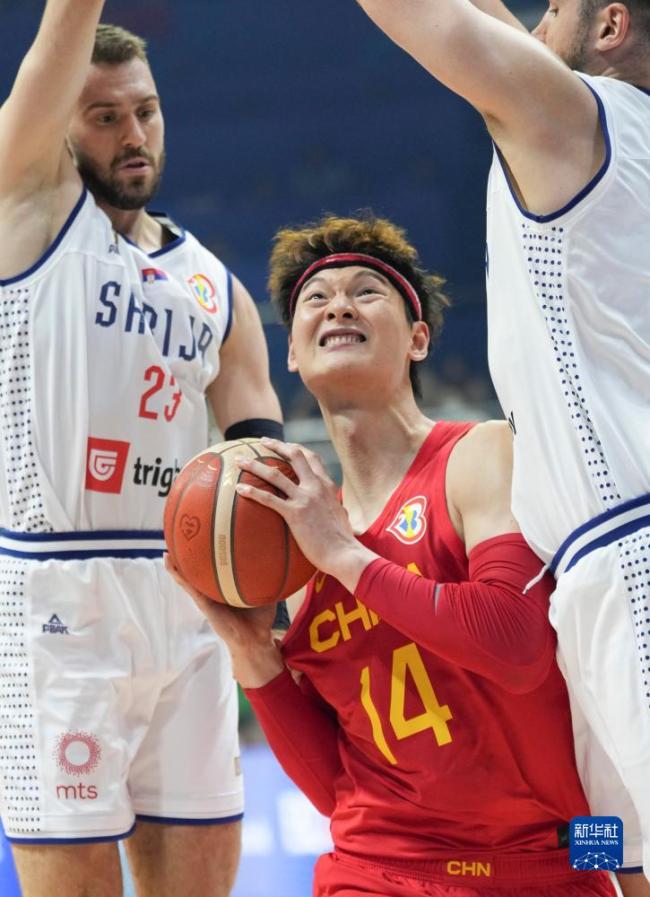 篮球世界杯——B组：中国队不敌塞尔维亚队