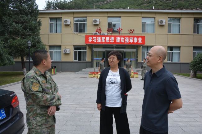 太原市防检中心联合市畜牧发展中心赴共建部队开展中秋走访慰问活动