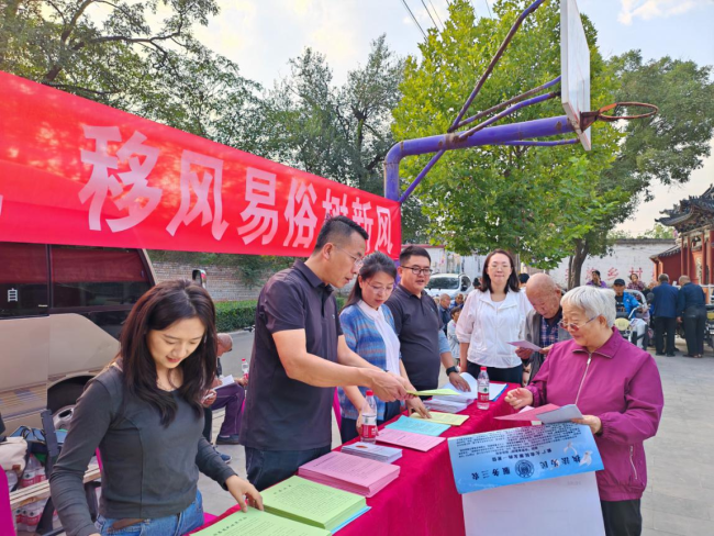 “与法同行扬正气 移风易俗树新风”主题宣传活动在清徐县东高白村成功举办