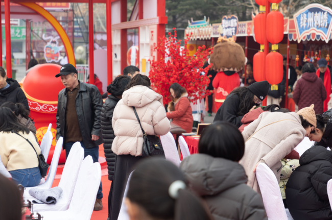 好运之城过大年，七彩新春热闹缤纷