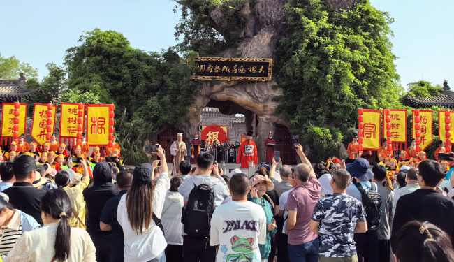 “五一”假期洪洞大槐树景区每天23场演出 迎接游客“回家寻根”