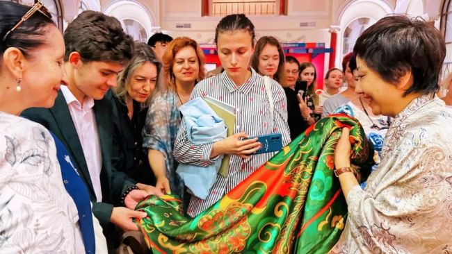 Sharing Shanxi with the World: Shanxi’s Crafts · Handmade Wonders