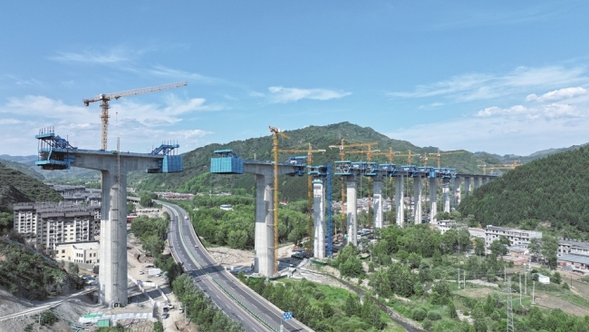 雄忻高铁五台山段建设正酣