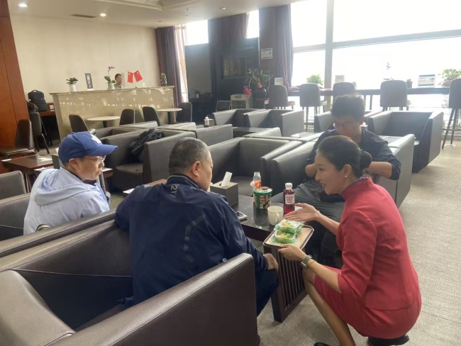 东航万米高空打造中秋主题航班 山西特色空心月饼首飞云霄