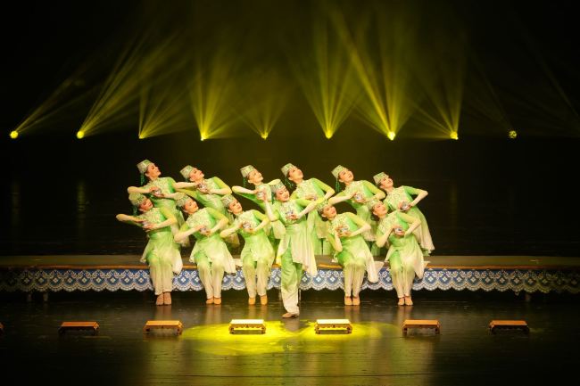 音舞诗画《掀起你的盖头来——新疆是个好地方》在太原精彩亮相