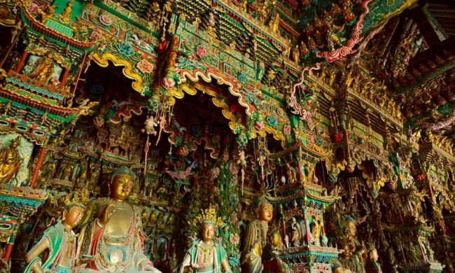 Savoring Antiquity in Winter Shanxi · Linfen