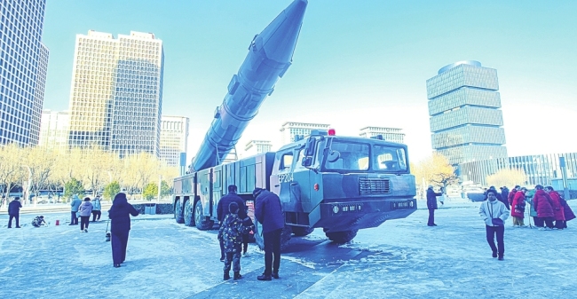 军事双展热度爆棚 龙城军迷直呼过瘾