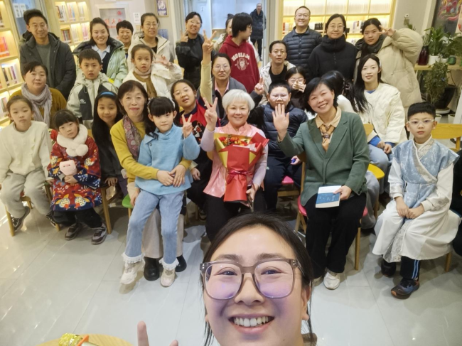 一树杏花读春风:书香浸润新年首夜