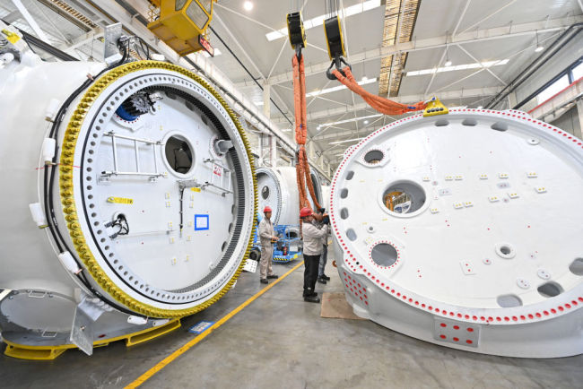 产业升级：从传统产业焕新到新兴产业破局的跃升