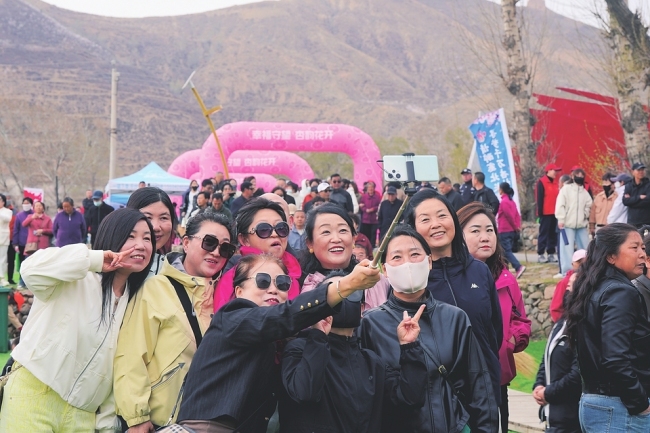 “长城杏韵”文旅季吸引八方游客来