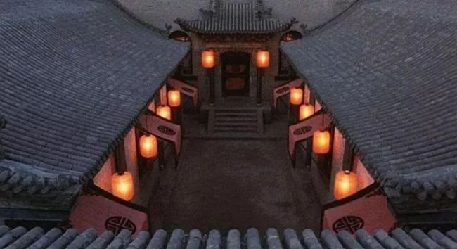 Qiao's Grand Courtyard: A Fortress of Shadows on Screen, a Merchant's Soul Off Screen