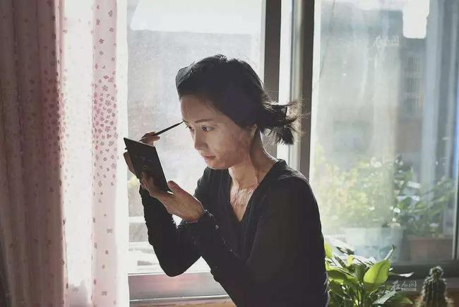 16岁少女被官二代毁容 父亲钉死窗户：怕他出狱来报复