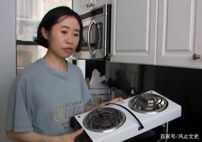 女白领20年不买内衣，厕纸晒干后重复使用，吃喝皆靠捡