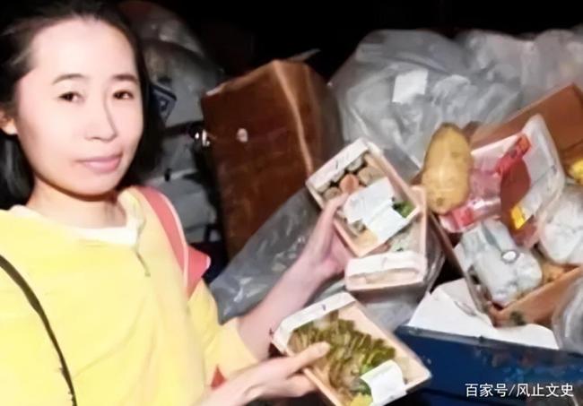 女白领20年不买内衣，厕纸晒干后重复使用，吃喝皆靠捡