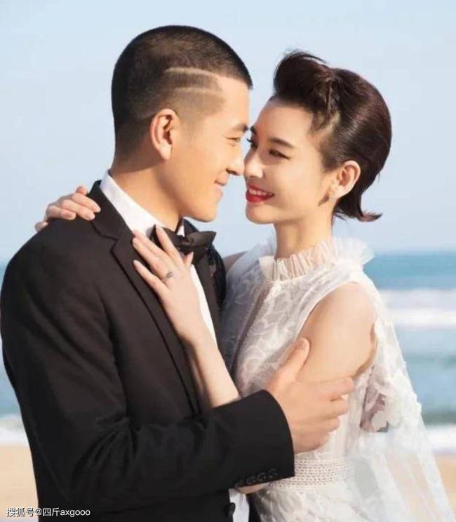 39岁黄圣依疑似婚变,老公连发数文说算了,此前两人互送藏头诗