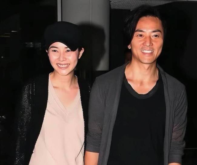 香港知名女星回国现身丈夫演唱会，身材发胖体态差，被调侃像大妈