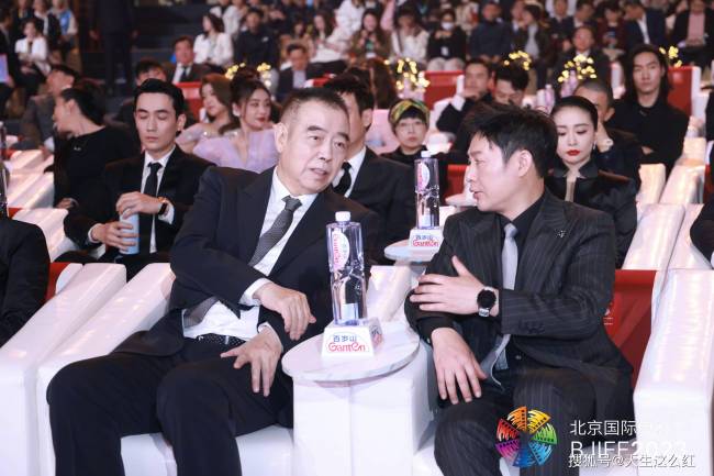 陈凯歌主动握手，张艺谋求合作，是谁把张颂文架在火上烤？