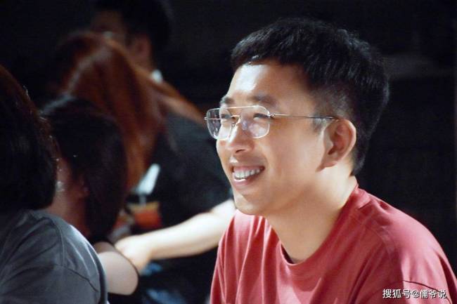 白鹿早期言论翻车，于正写打油诗力挺，却因没常识被网友吐槽是绝望的文盲