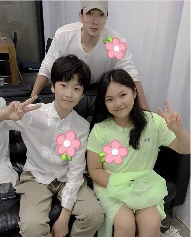 张亮官宣儿子将首演话剧饰罗密欧，15岁天天变化大，和爸爸越来越像
