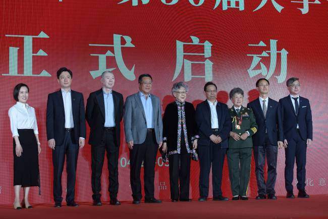 冯小刚谈怎么跟上观众：要不断向年轻人学习，从两个女儿身上学习