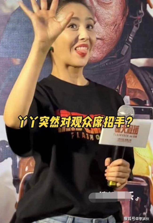 带儿子参加佟丽娅电影首映礼，换一种身份守护，陈思诚做到了