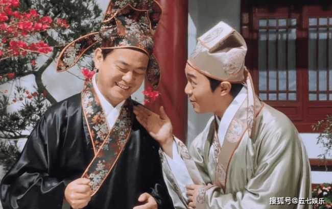 看到陈百祥对路人的态度，我想说：张杰谢娜，你们有什么可狂的？