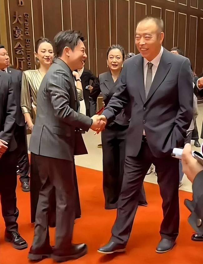 梦回高启强！张颂文晒后台吃东西生活vlog，一个月减掉8斤