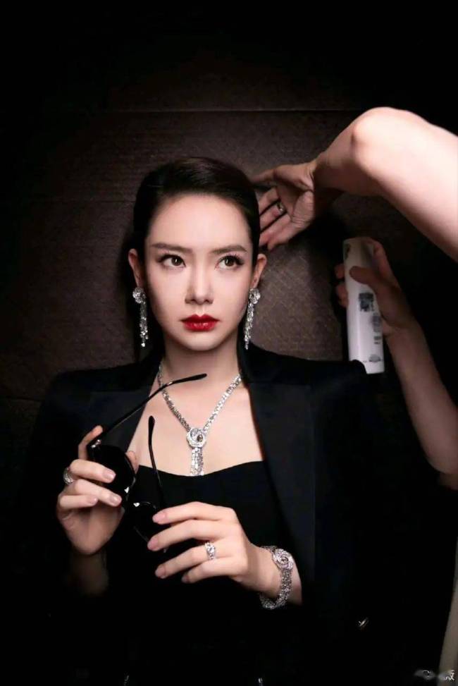 黄景瑜利用热巴？杨洋王楚然分手？杨幂营销翻车？杨紫拒绝《长相思》剧综？戚薇着急复出？