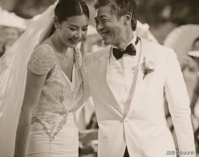 乐基儿婚变后首次被曝光，与二婚老公合体带娃，感情状态依旧成谜