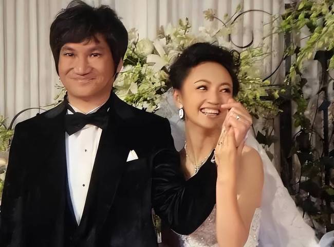 还有人记得罗海琼吗？嫁了豪门，像大妈