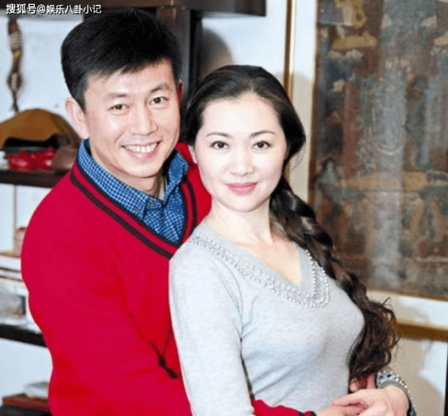 江柏萱：不顾家人反对娶二婚单亲妈妈，妻子生病后不离不弃